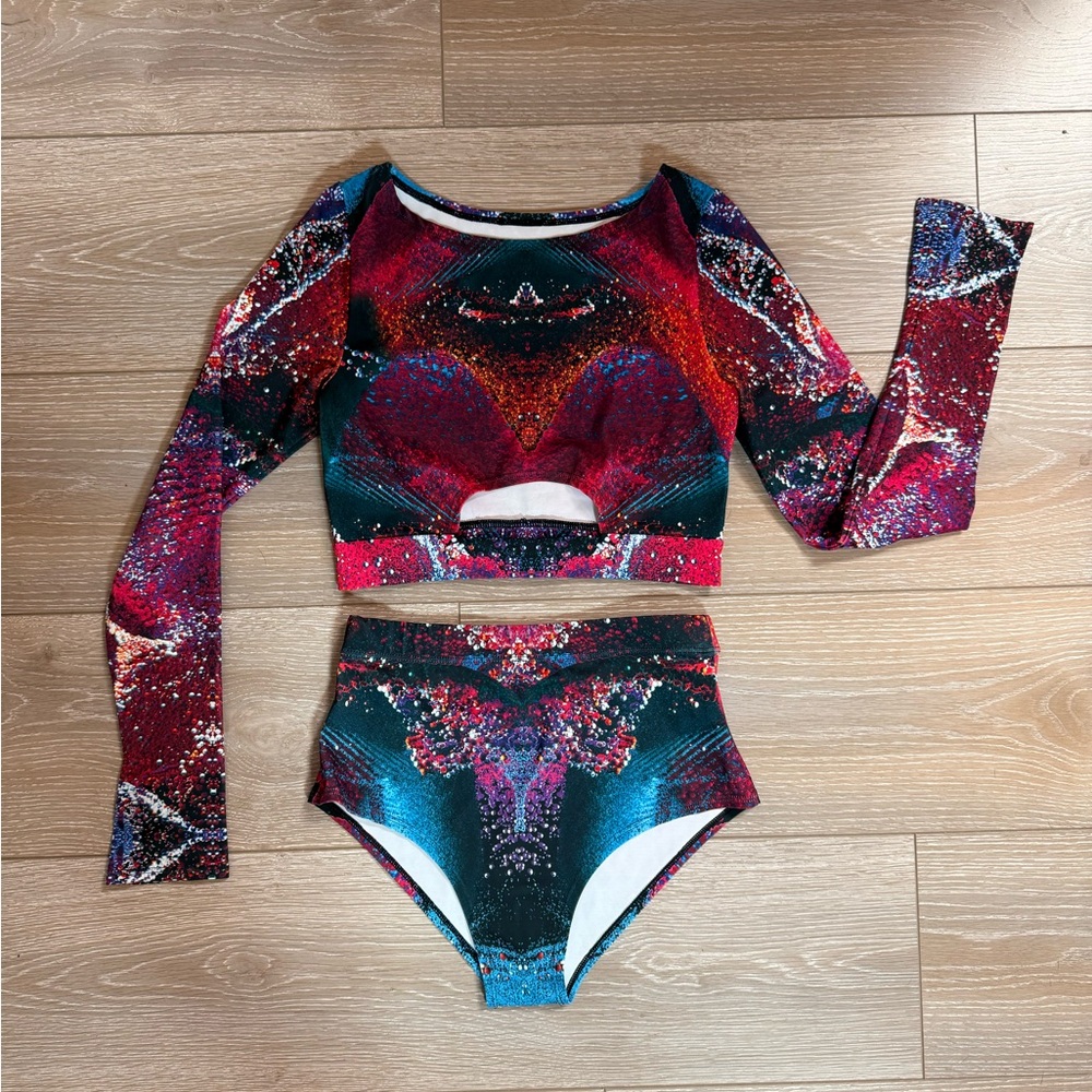 Colorful Long Sleeve Crop Top and High-Waisted Shorts Set
